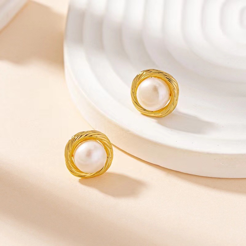 【Mega Sale】French Retro Light Earrings Metal Wrap Freshwater Pearl Earrings Niche Design Simple Earrings for