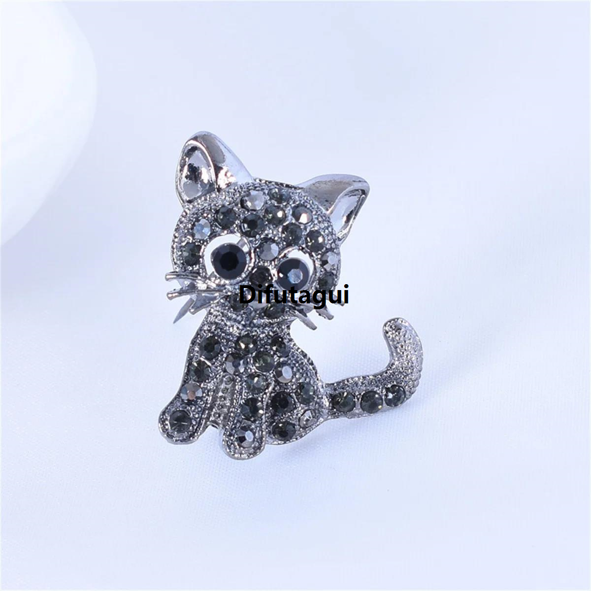 Difutagui 2024 European and American Retro Black Cat Brooch Animal Water Diamond Profesional Alloy Men's and Women's Clothing Brooch Accessories Gift
