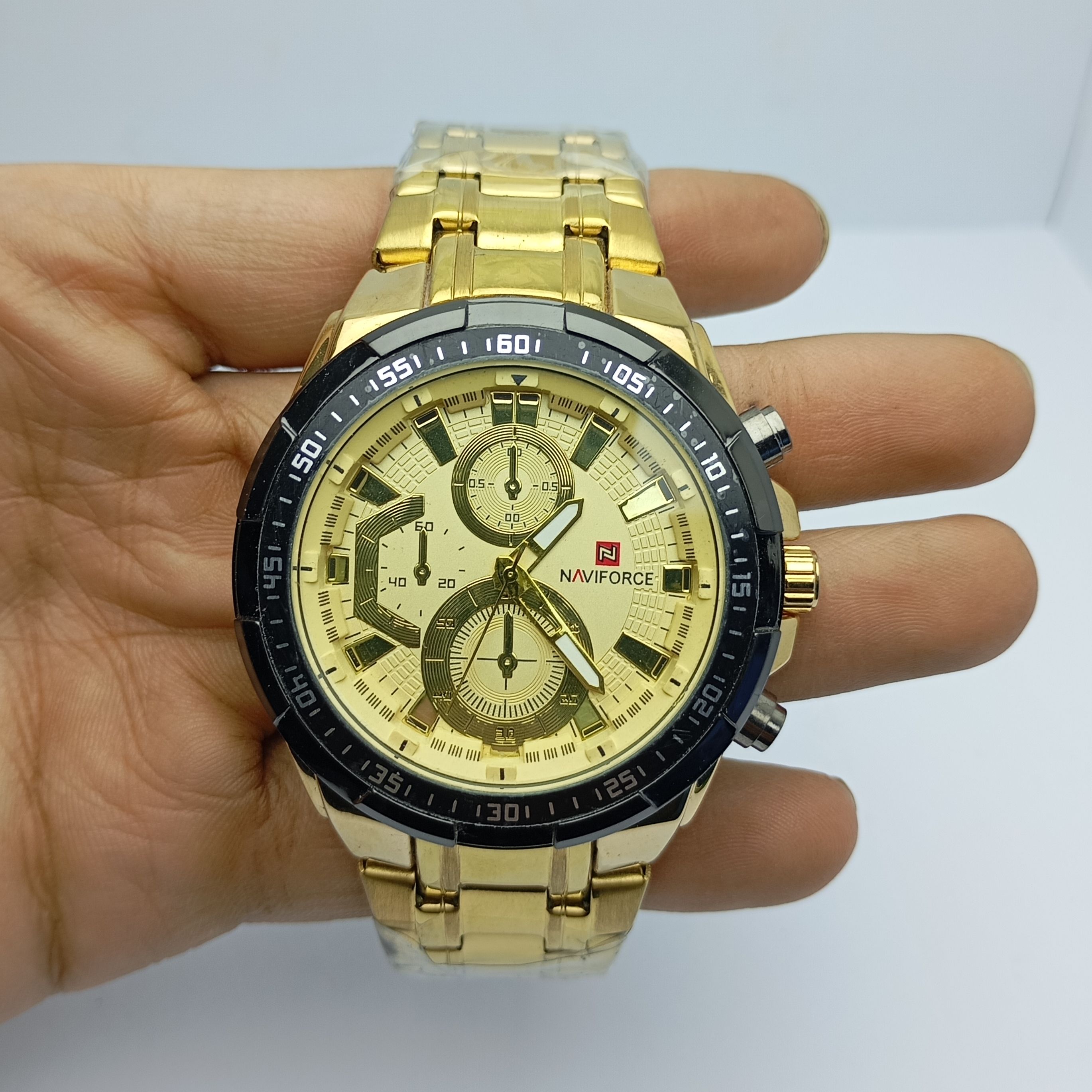 New Model Fashionable Waterproof Stainless Steel Chronograph Design Wrist Watch For Men - Golden