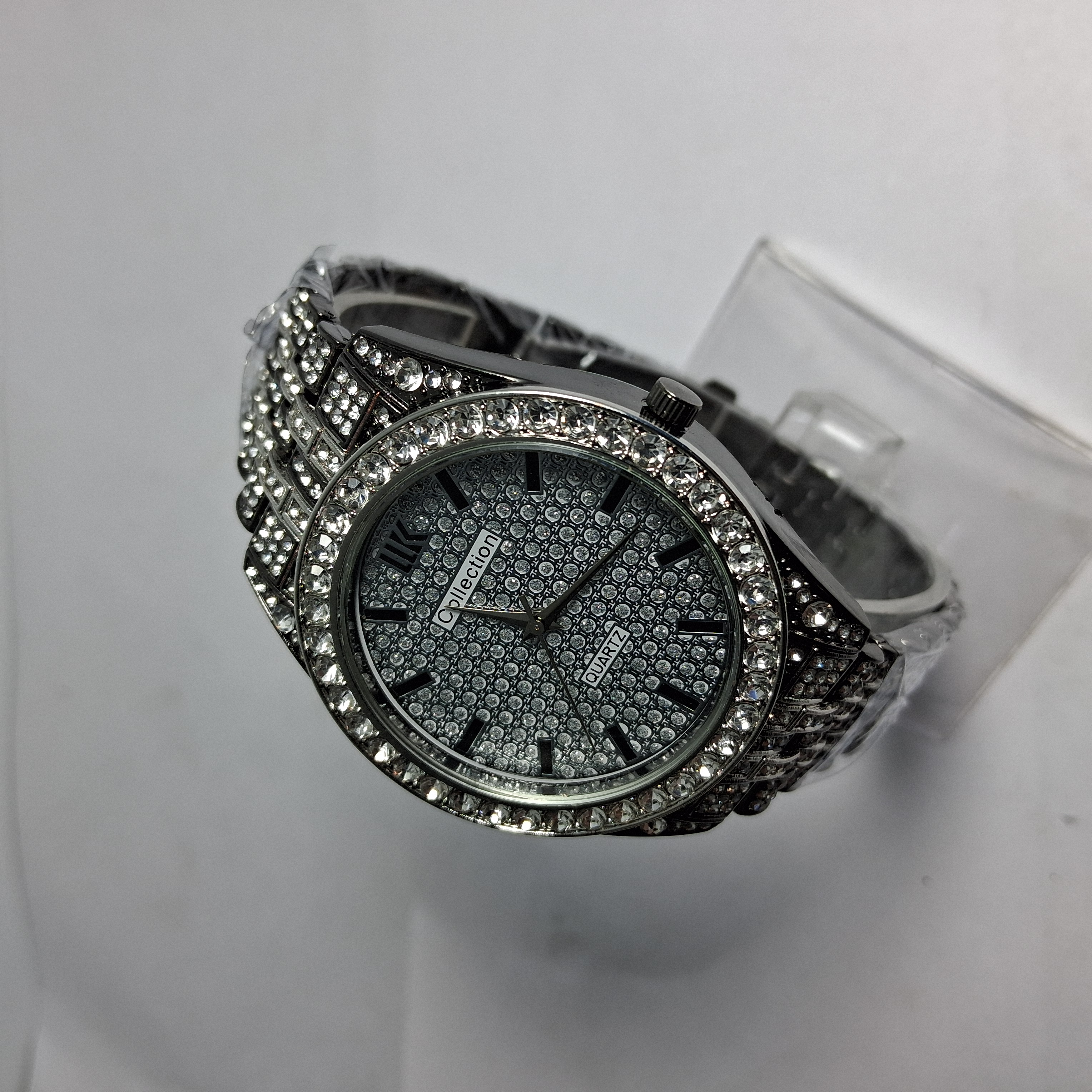 Casual Round Shape Stainless Silver Color Watch For Women