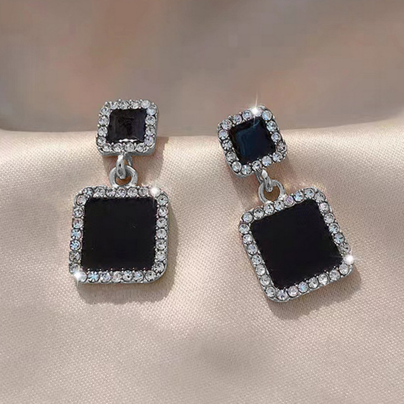 【Top-notch quality】2024 New Black Flash Oil Dropping Earrings Women's Elegant All-match Simple Earrings Earrings