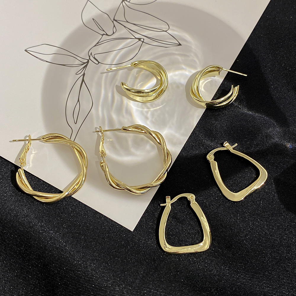 【New Arrivals】Silver Needle Geometric Twist C- shaped Earrings Female Niche Design Elegant Elegant Earrings Personalized Retro Fashion Earrings
