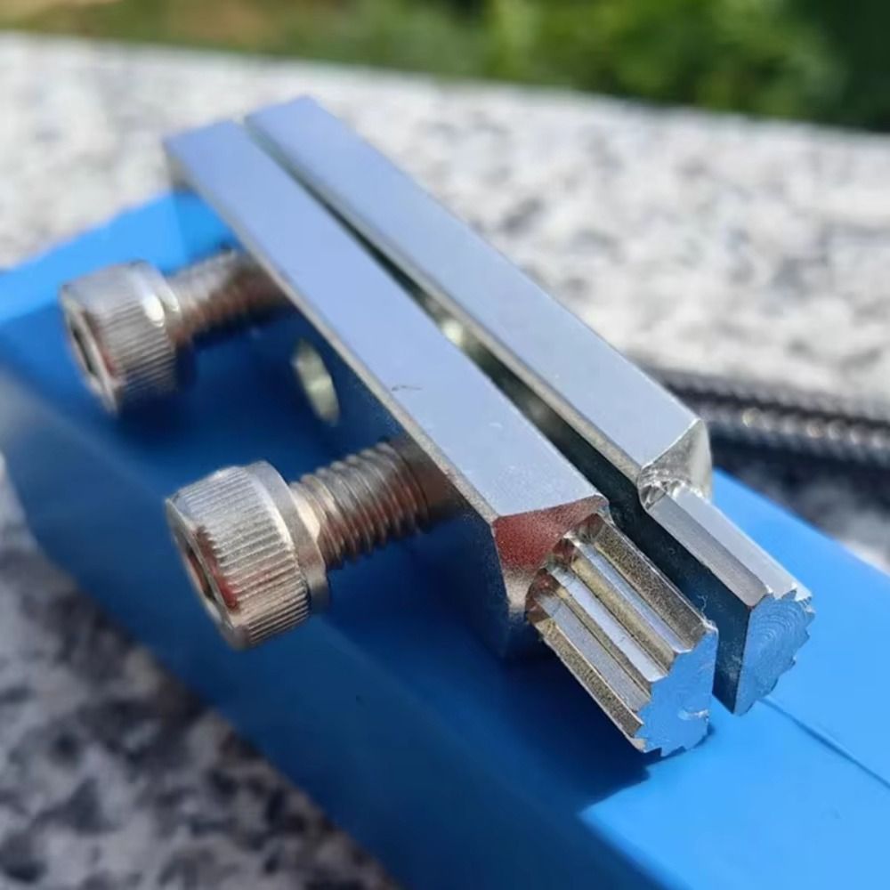 Portable Multifunctional Screw Extractor Kit Compact Powerful Claw Broken Screw Extractor Repair Easy Removal Broken Bolt Remover Water Faucet
