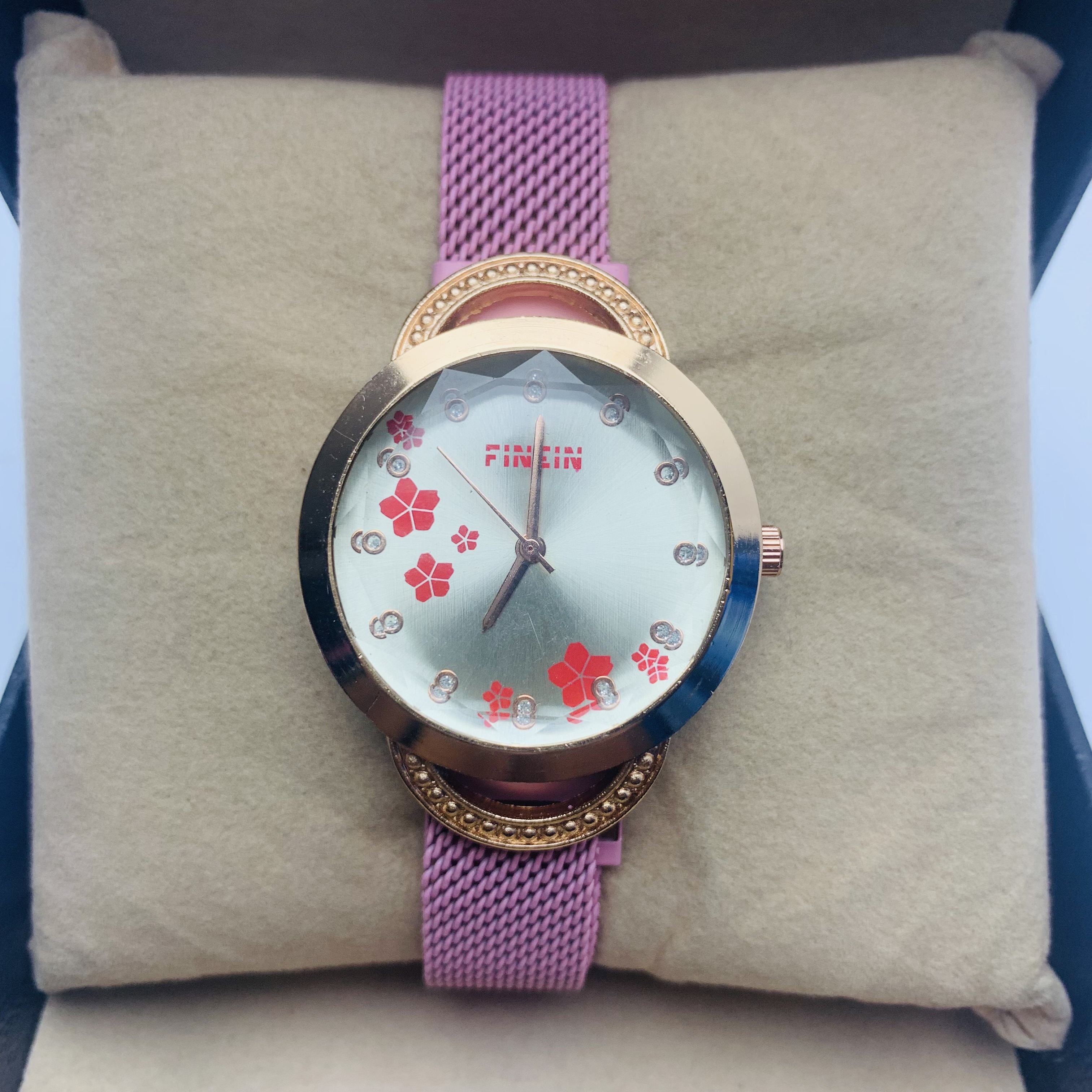 Round Shape Fashionable New Design Magnatic Stainlss Steel Watch For Women