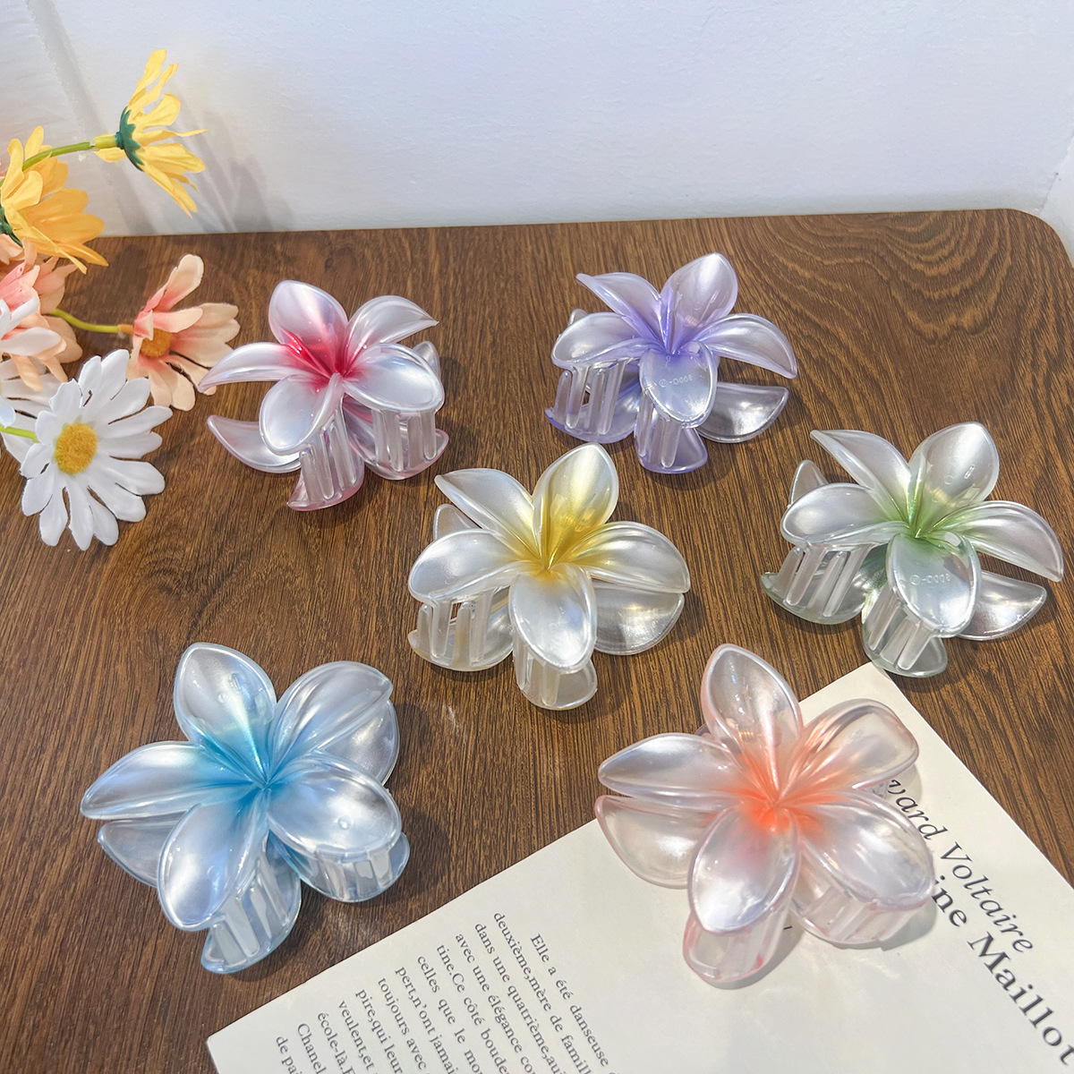 European and American cross-border dopamine sweet transparent plastic frangipani grab clip beautiful girl's heart is elegant and cute little fresh