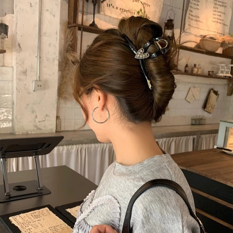 Korean fashion flash diamond love grapple clip large 2025 new high-end back of the head updo shark clip hair accessories for women