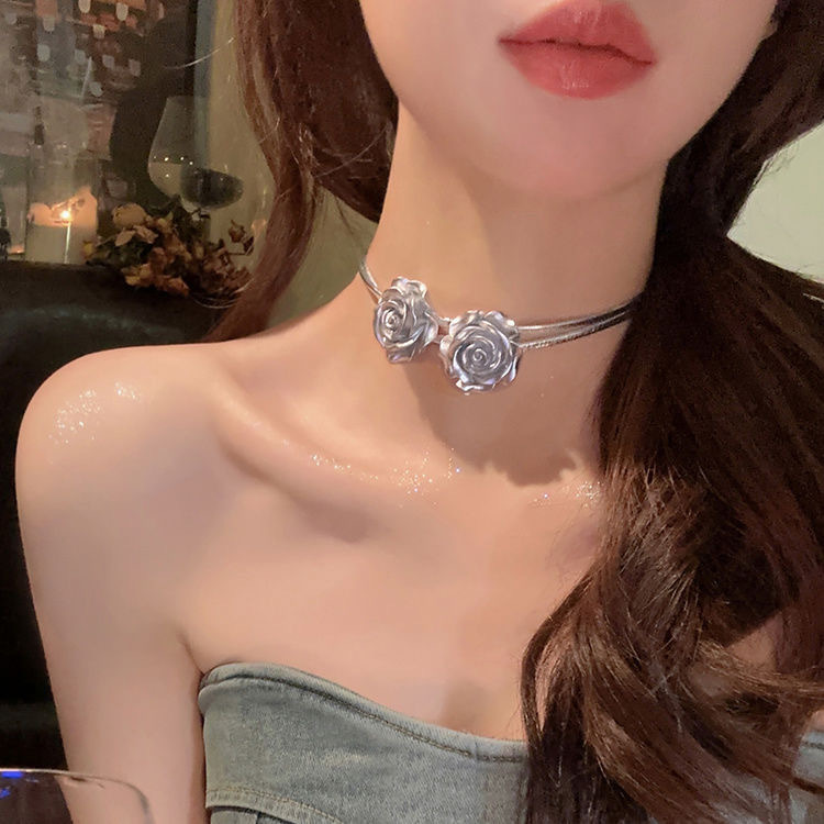 【Top-notch Rose Flower Clavicle Chain Niche Cold Style Sweet Cool Spice Girl Necklace Female High Sense Niche