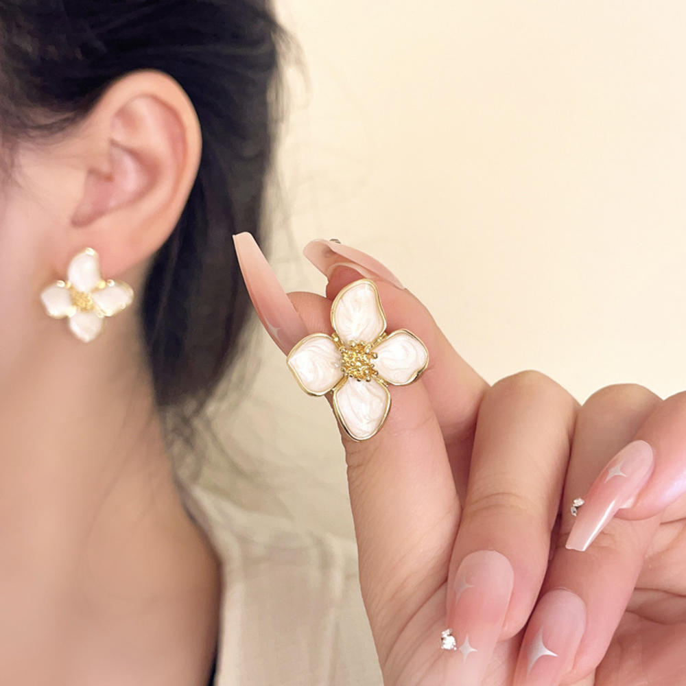 Vintage Floral Earrings Chic Dropped Glaze Flower Shape Flower Ear Studs Premium Retro Floral Ear Accessories for Women Wedding