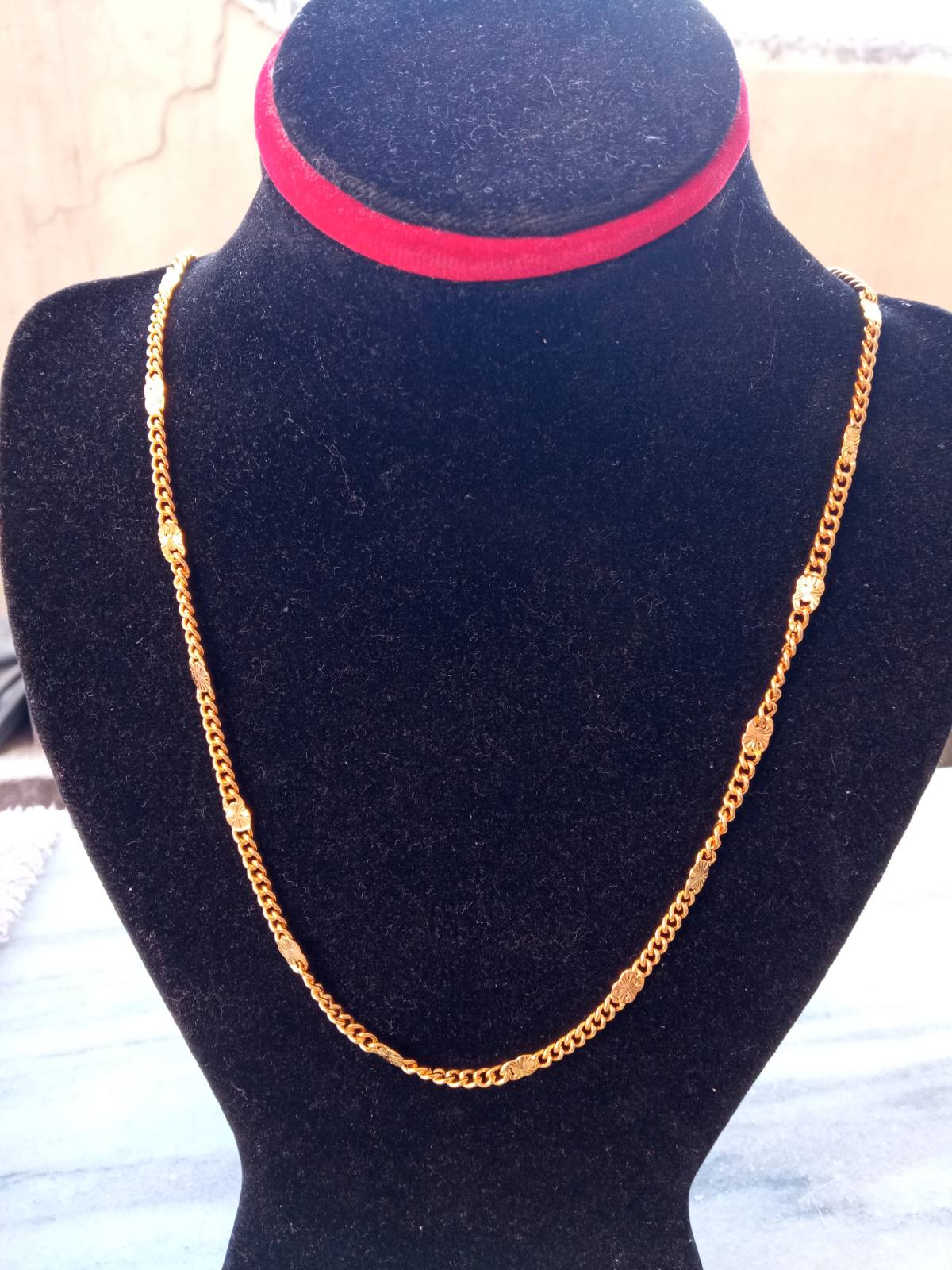 Looks Like Original Gold New Design Sweet Attractive Necklace For Women - Comes With Gold Storage Box