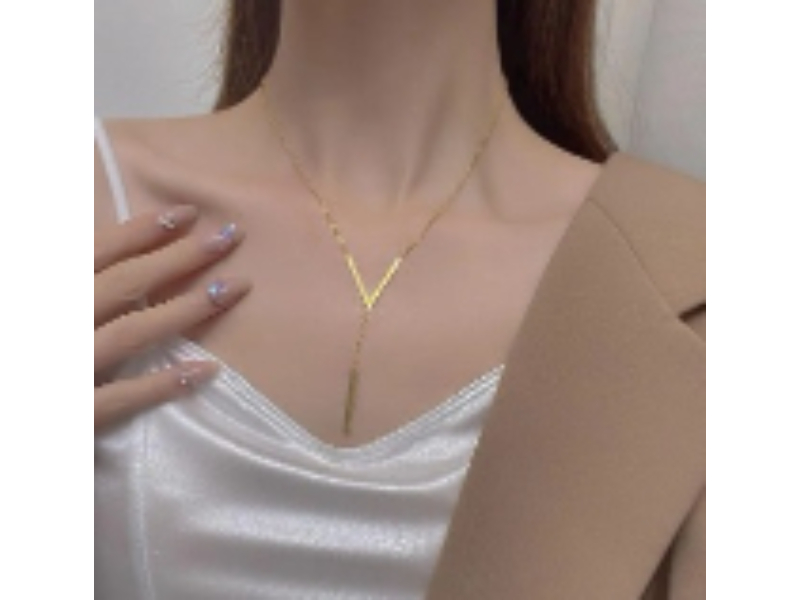 1 Piece Elegant Gold-Plated Stainless Steel V Letter Pendant Necklace for Women | Waterproof Minimalist Geometric Chain Jewellery