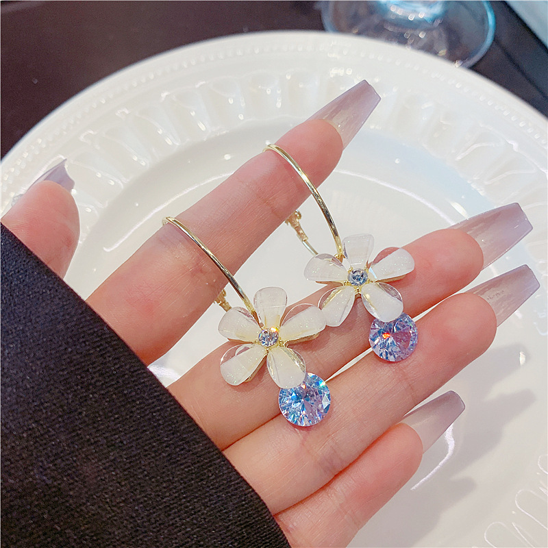 【Mega Silver Pin Earrings Women's Flower Elegant Earrings 2023 New Fashionable Fashion Ear