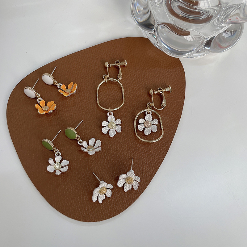 【Top-notch quality】Silver Sweet Super Fairy Daisy Earrings Small Fresh Flower Elegant All-match Without Holes for Women
