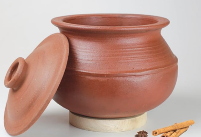 CLAY NEPAL Handi / Earthen Kasaudi / Mud / Mitti Pot with Lid for Cooking and Serving 4 Litre Big Size Eco-Friendly | Reusable and Washable | With Wooden Spatula 2 Pieces
