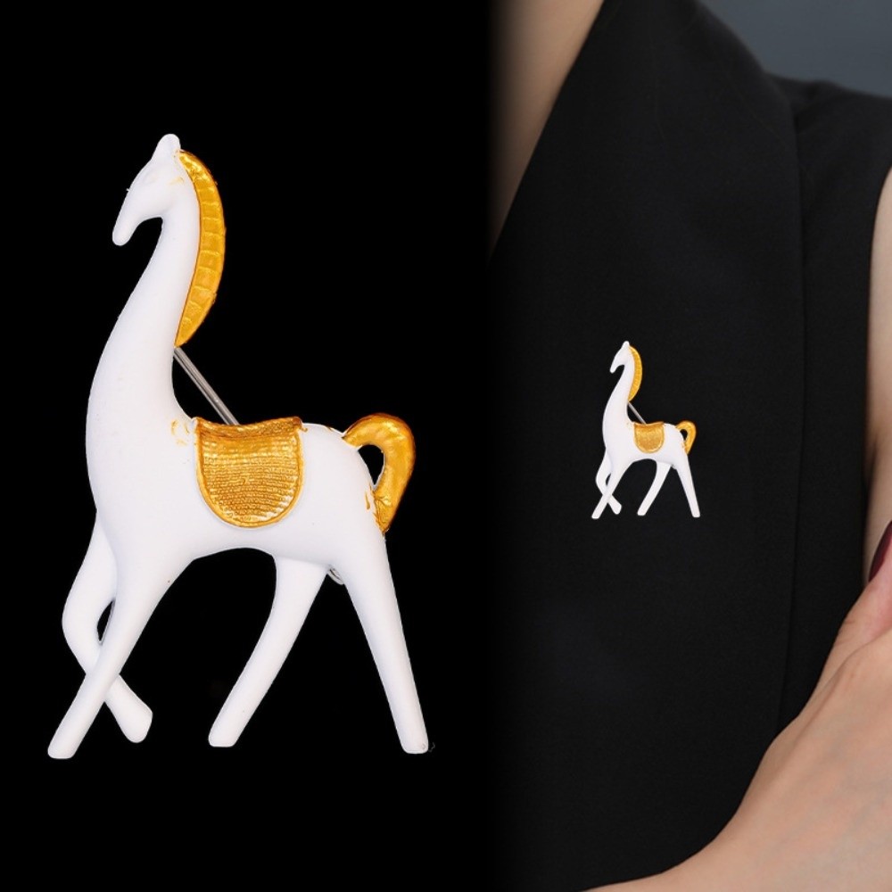 Animal Creative Horse Brooches Personality Elegant Zodiac Horse Pins Jewelry Vintage Pony Badge Pin Men Suit Accessories