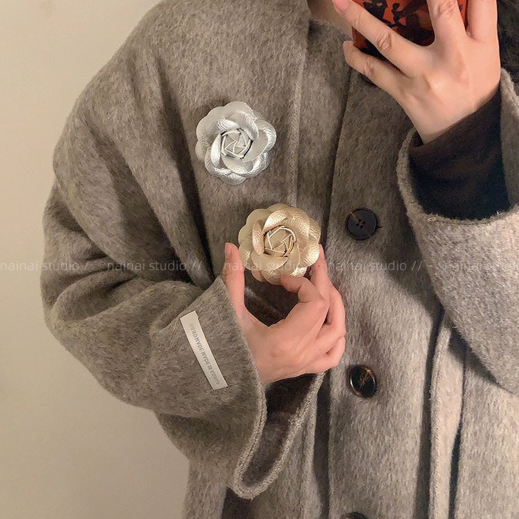 Camellia brooch ~ small fragrance high-quality leather unique retro French 2024 new accessories corsage women
