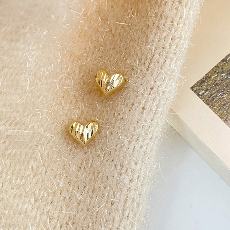 designs】Small Metal Style Three-Dimensional Love for Women 2023 New Niche Design Sense Free Earrings