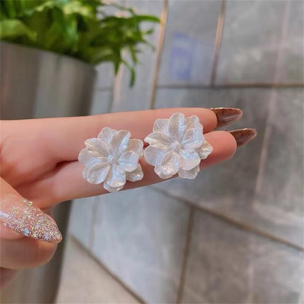 New Modern Korean Fashion Cute Teens Girl Party Jewelry Accessories White Flower Stud Earrings for Women Flower Earring 2023
