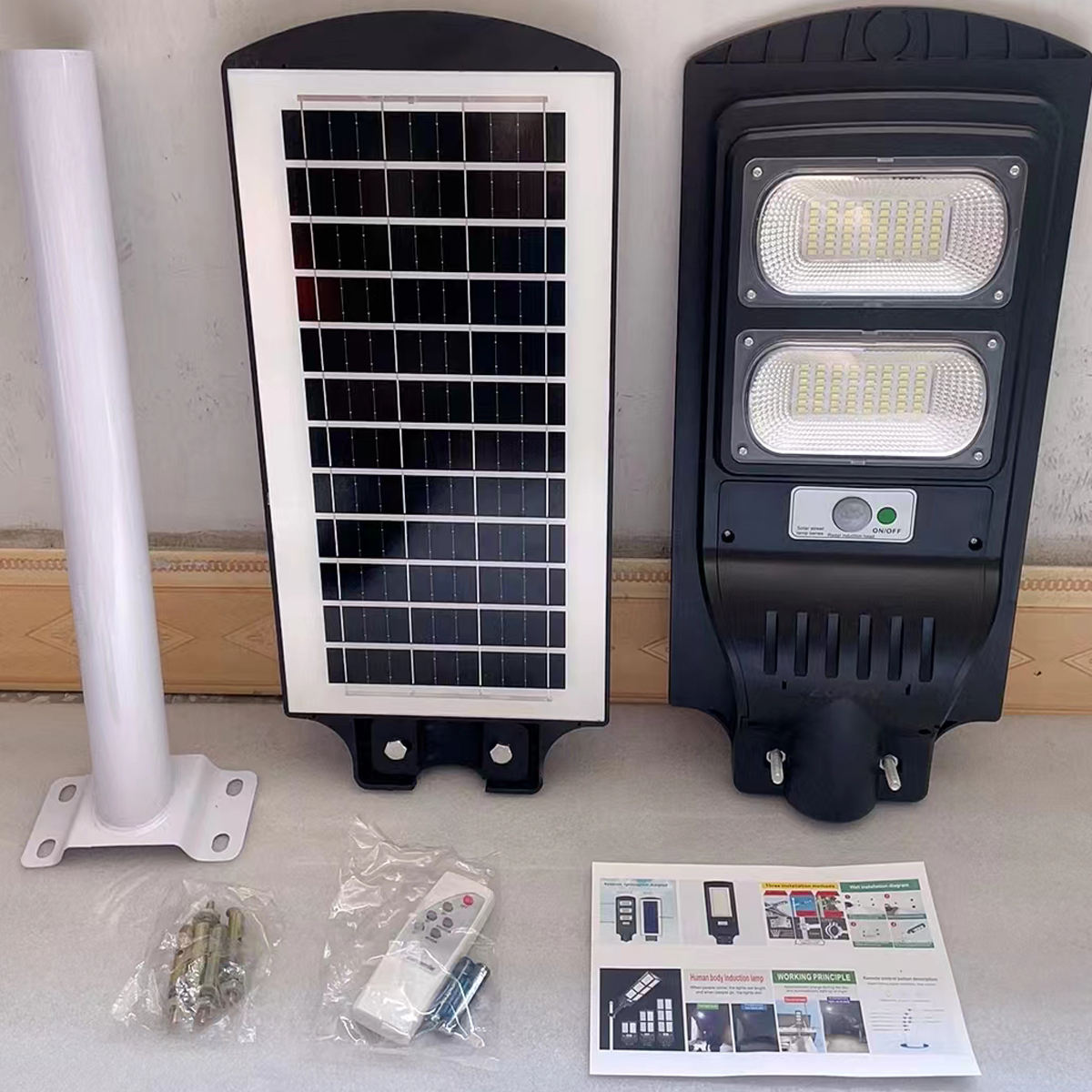 Super Bright Energy Saving IP66 Outdoor Solar LED Street Light Waterproof DC Power Supply Lithium Battery for Roads