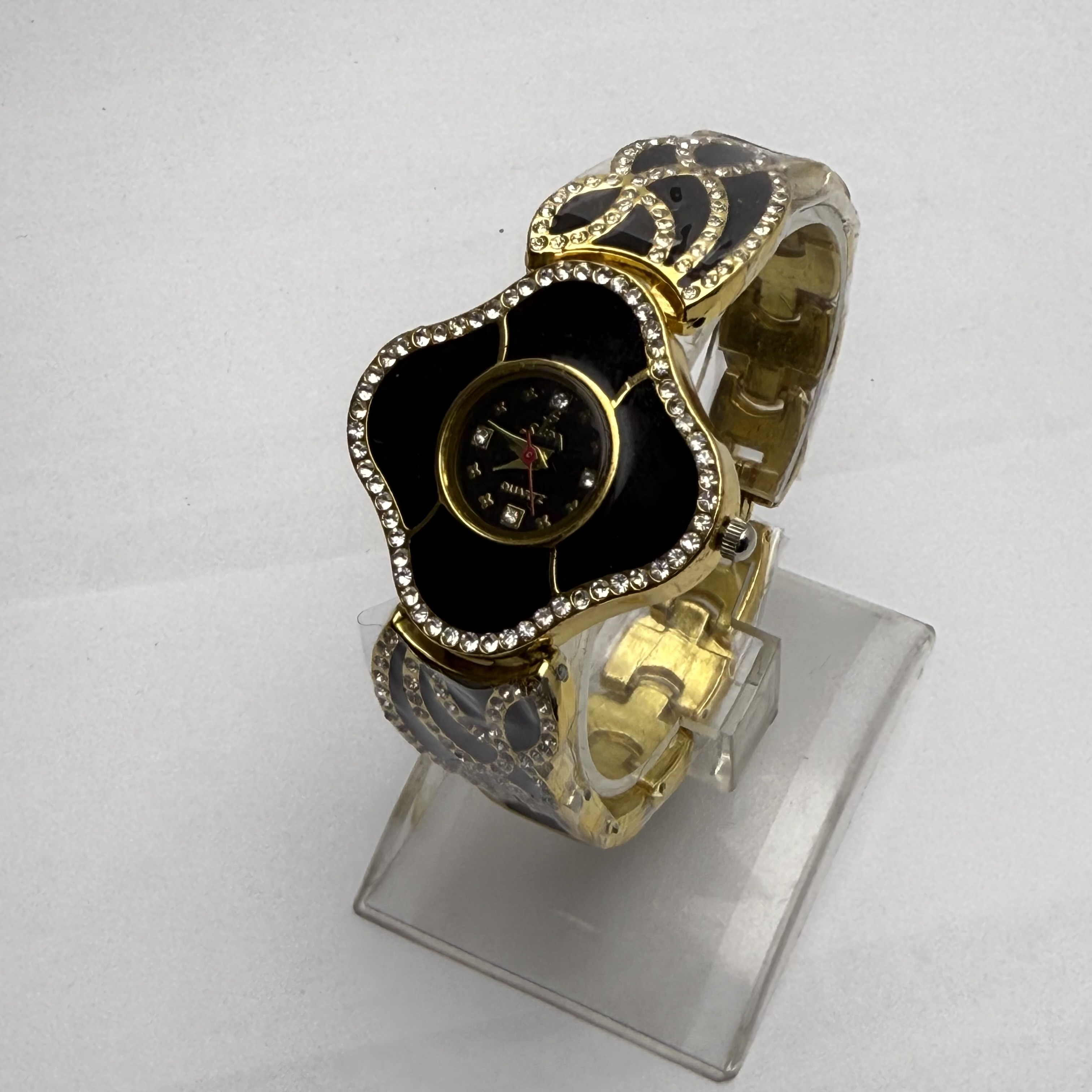 Fashionable Black Color Stainless Steel Bengal Design Watch For Women - Sold By Best Suppliers
