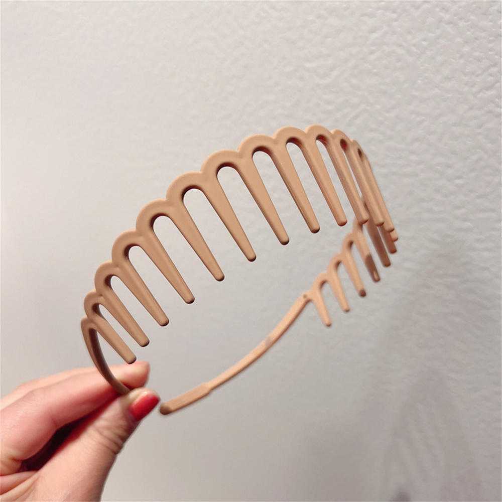 Comfortable Sports hair comb Gentle Flexible Durable Wash face hair hoop Stylish Frosted hair band with teeth for Gym Sports activities haircare Beauty salons Travel essential