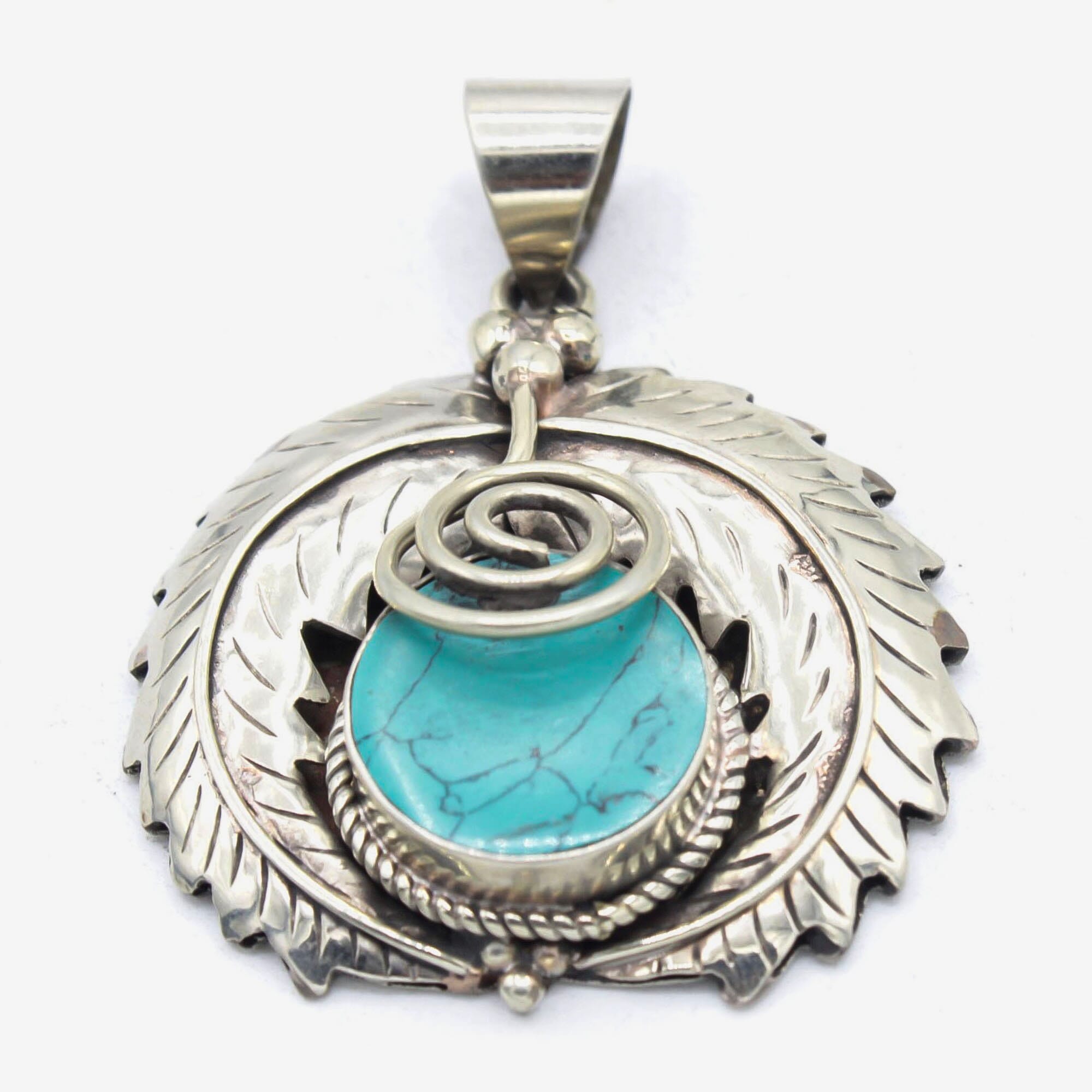 Green/Silver Handmade White Metal Single Stone Pendant