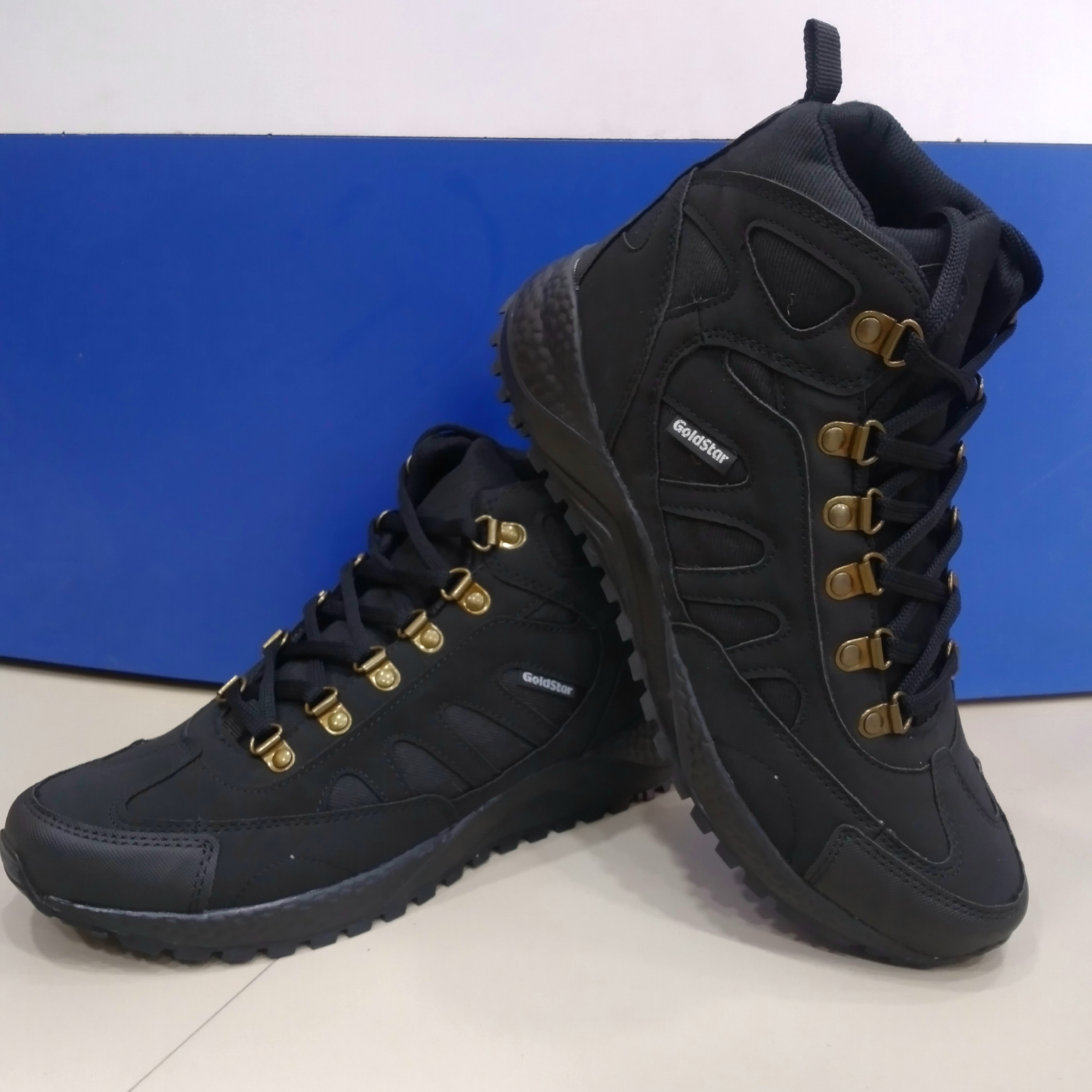 Goldstar G10 401 Black Trekking Shoes For Men