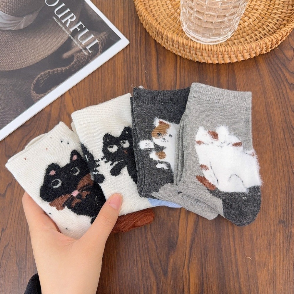 1/4Pairs Trendy Cute Cartoon Cat Women's Socks Soft Casual Middle Tube Socks Comfortable Cotton Snow Boot Socks Home Wear