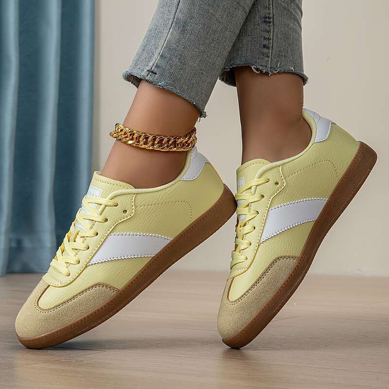 2025 WomenS New Classic Color Lightweight Casual Sneakers with Retro Laces, Comfortable And Versatile Flat Shoes.