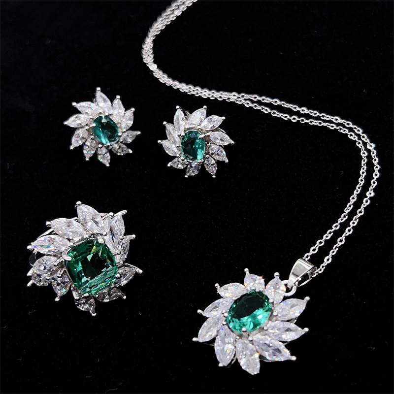 【Must-have】Elegant Retro Emerald High-end Three-piece Set New Necklace Earrings Ring Women's Light Luxury All-match