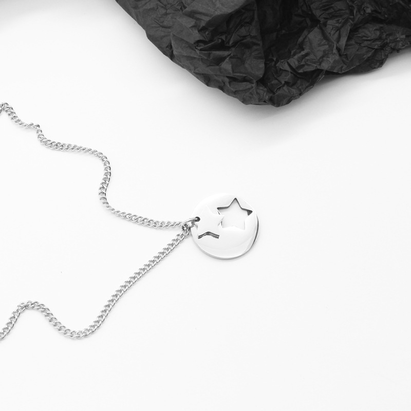 【Best Price Guaranteed】New Japanese and Korean Sweet Cool Sweater Chain Women's Star Pendant Necklace Net Ins Design Sense High-grade Necklace Versatile Jewelry