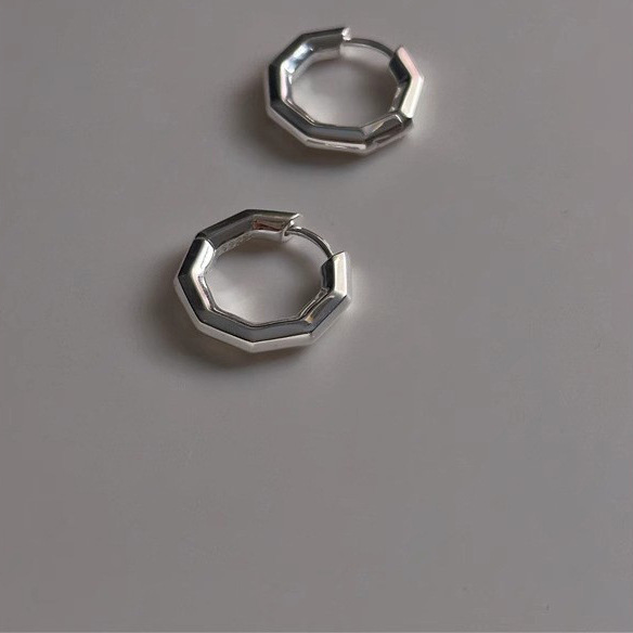 S925 sterling silver is the same niche retro minimalist hexagonal ear buckle female shiny silver ear ring niche versatile new product