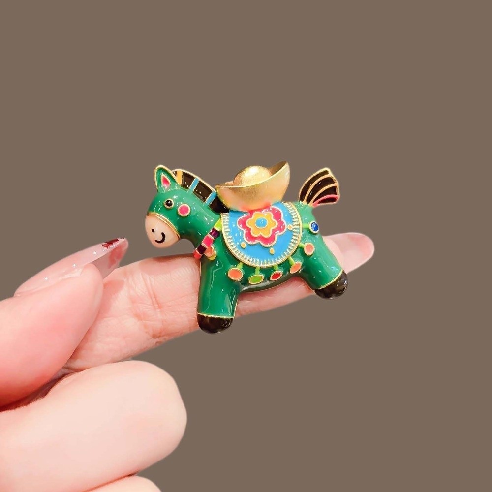 Green Yuanbao Horse Brooch Chinese New Year Jewelry Accessories Zodiac Pony Pin Classic Personality Charm Animal Lapel Pins Festival