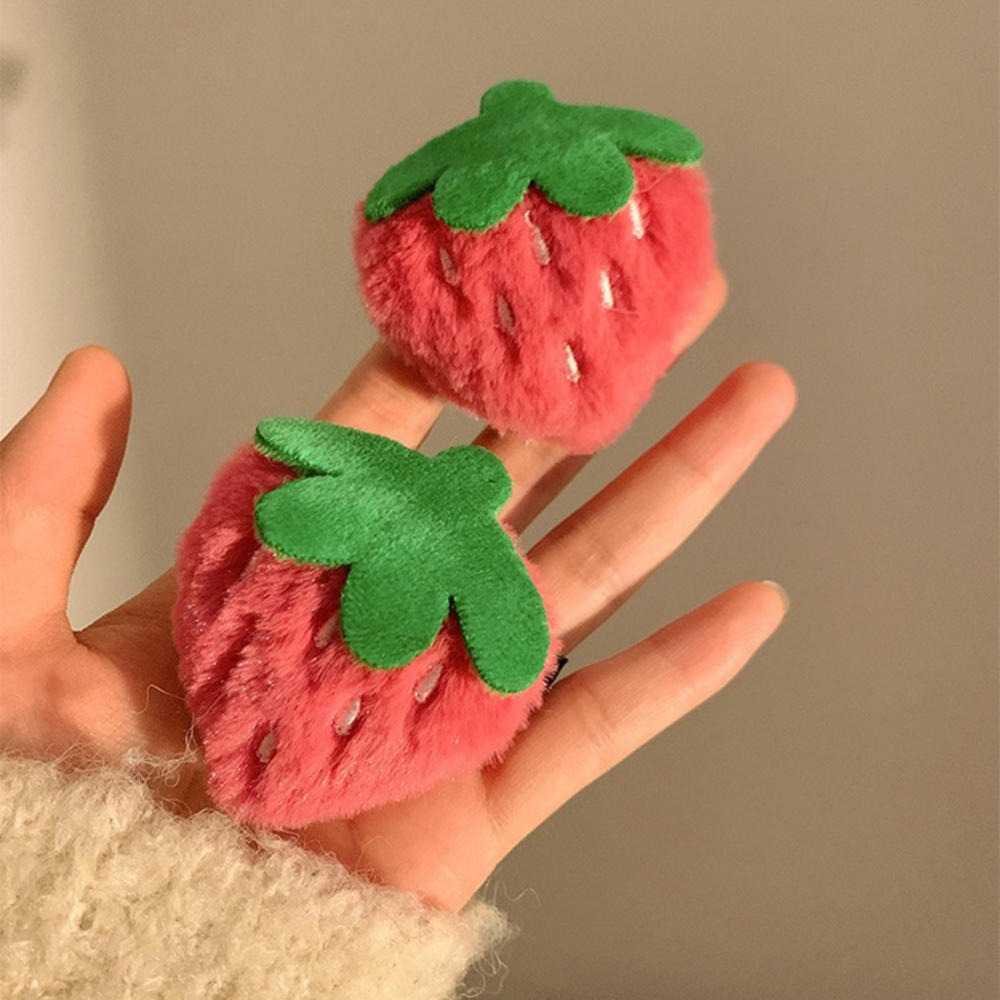 Soft Strawberry Hairpin Fashionable Vivid Colors Novelty Plush Hair Clip Lightweight Fruit Headwear for Kids Styling Casual Wear Party Favors Hair Decoration Gift Items