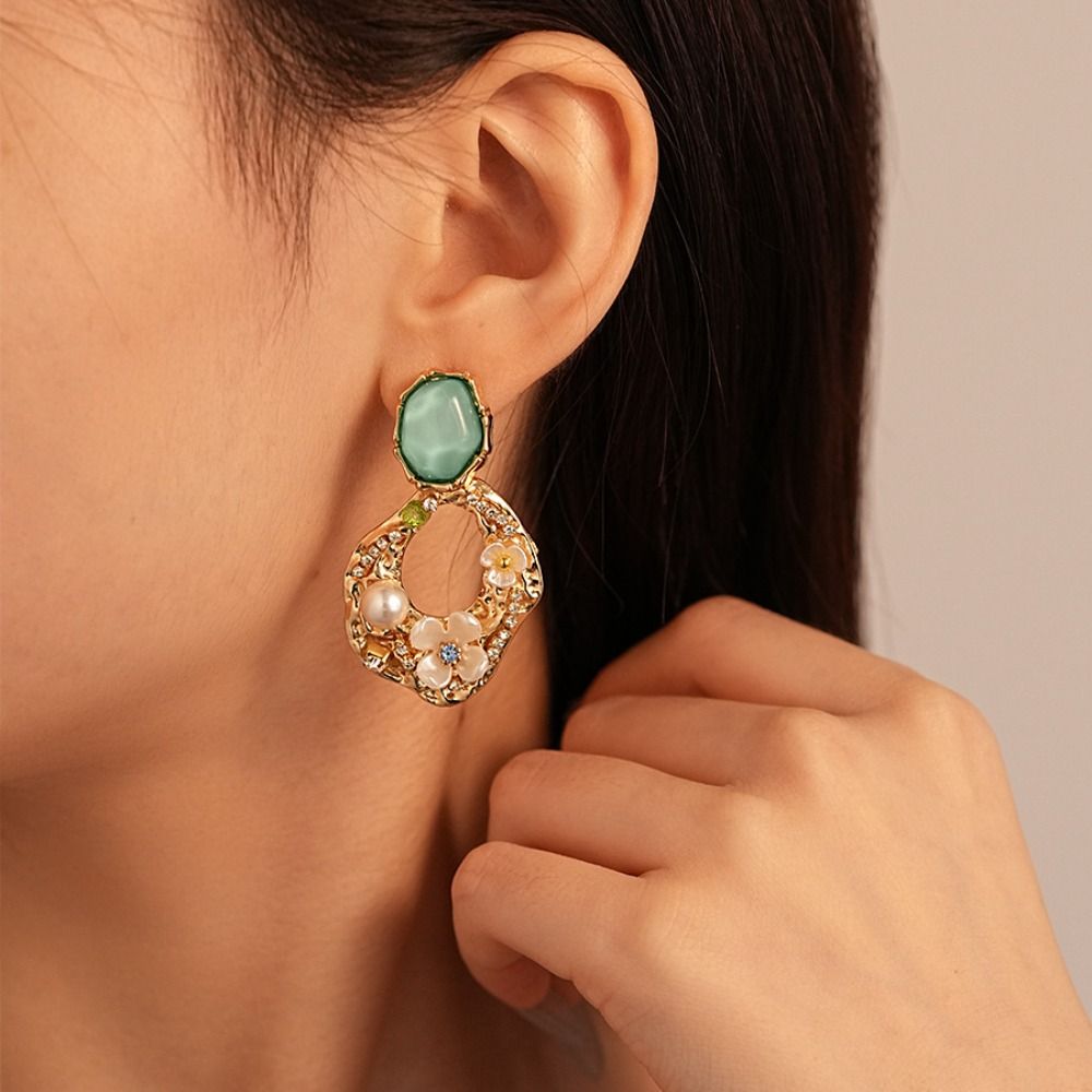 Sweet Acrylic Dangle Flower Earrings Shining Vintage Trend Petals Earrings Diamond Inlaid Large Stud Earrings Gift