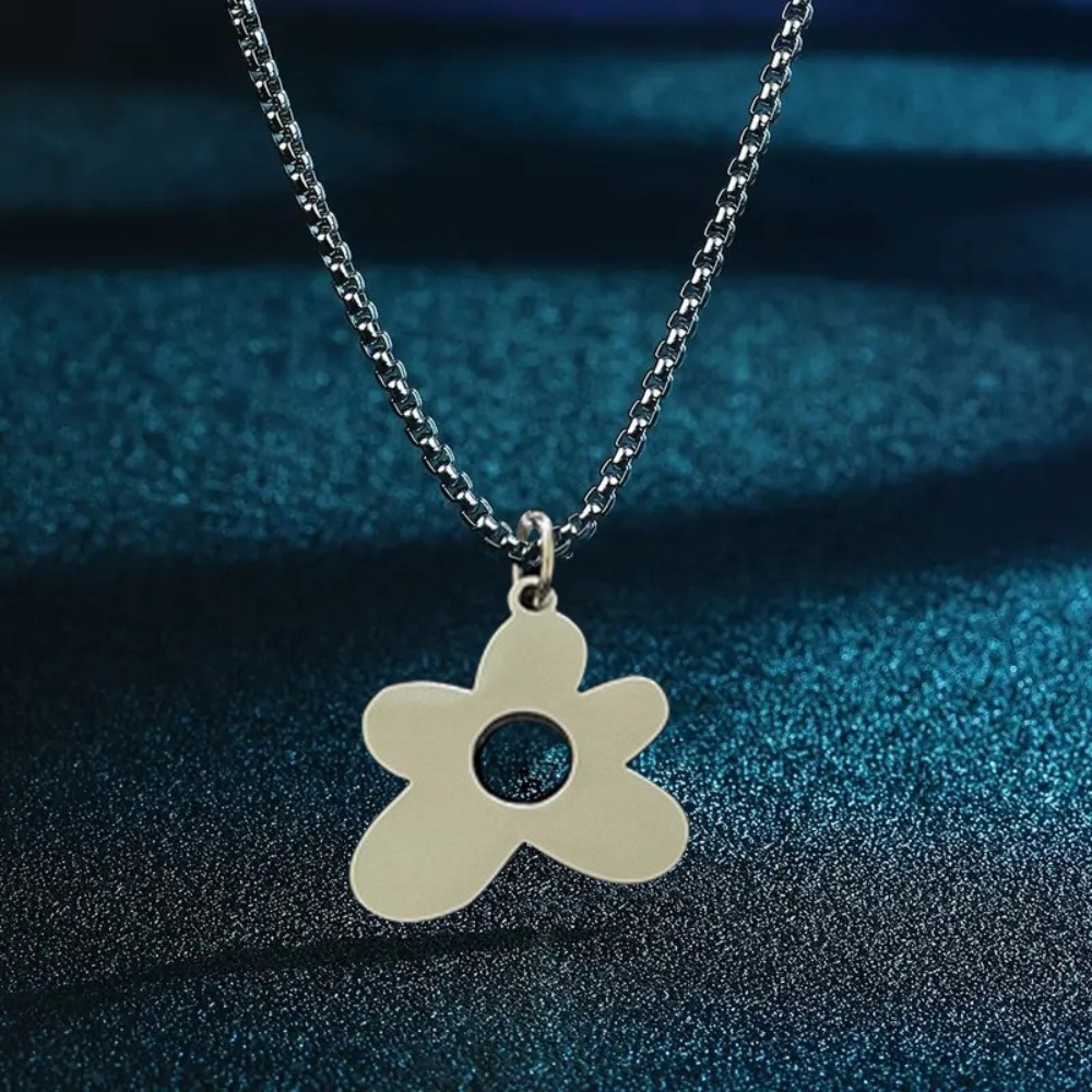 Creative Stainless Steel Flower Pendant Necklace Flower Shaped Exquisite Hip Hop Necklace Personality Fashion Jewelry Rapper Fan Gift