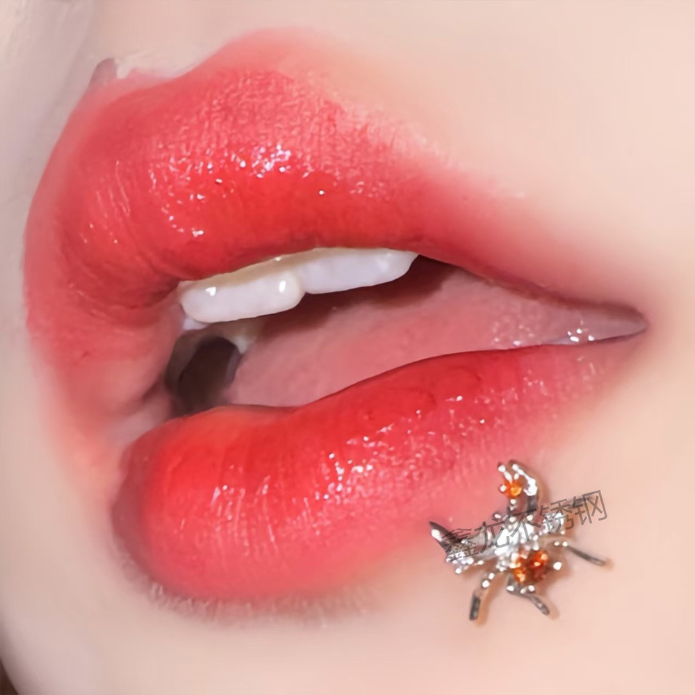 【Mega blood red spider devil lip nail ear bone nail thread personality sweet cool wind puncture jewelry factory