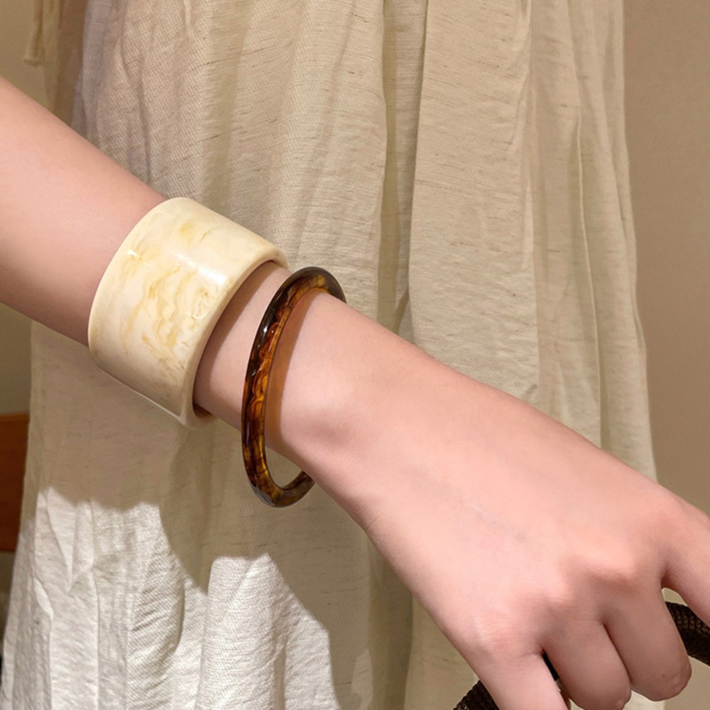 Simple Bohemian Acrylic Wide Edge Bracelet Europe American Style Minority Design Retro Hand Ring Exaggerated Jewelry Accessories Chunky Bangles Decoration