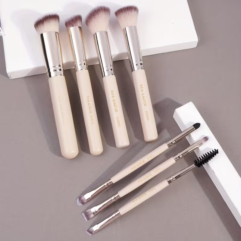 MAANGE 7pcs Portable Travel Makeup Brushes Set With Foundation, Powder Blusher, Eye Shadow Brush Set MAG51882