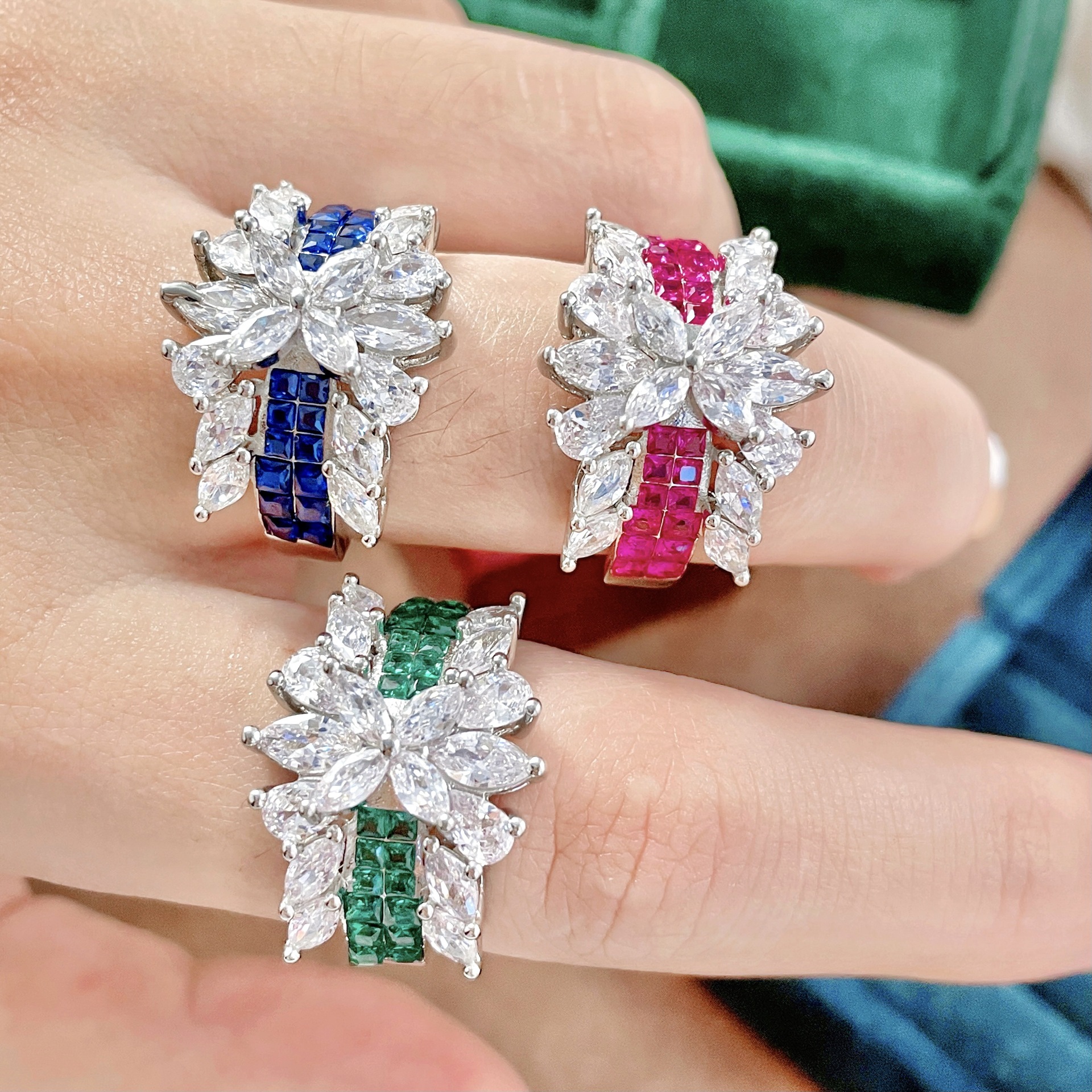 Live Luxury Rim Inlaid Rainbow Bridge Ring Fashion micro set with diamond marquise imitation emerald female ring