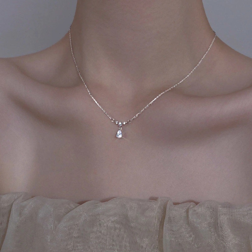 Fashion Romantic Style Exquisite Water Drop Necklace Simple Luxury Light Luxury Niche Clavicle Chain Geometric Form Simple Clavicle Chain Women