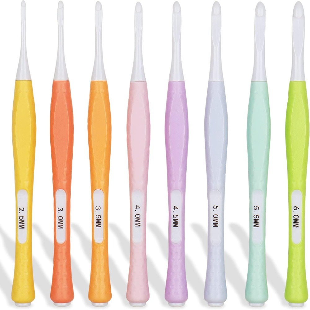 8Pcs Easy to hold 2.5mm-6mm Crochet Hooks Set Silicone 8 colors Different Sizes Needle Set Soft Grip Crochet Hooks Scarf