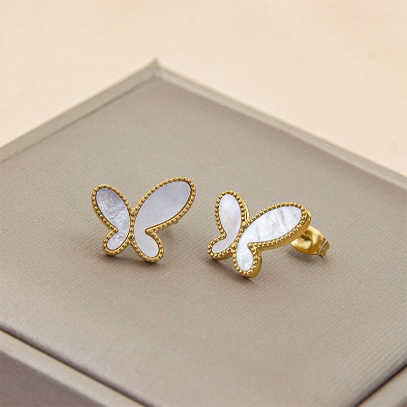 Fritillaria butterfly stud earrings are simple and fashionable, light luxury style, natural white shell titanium steel does not fade, exquisite and non-fading earrings