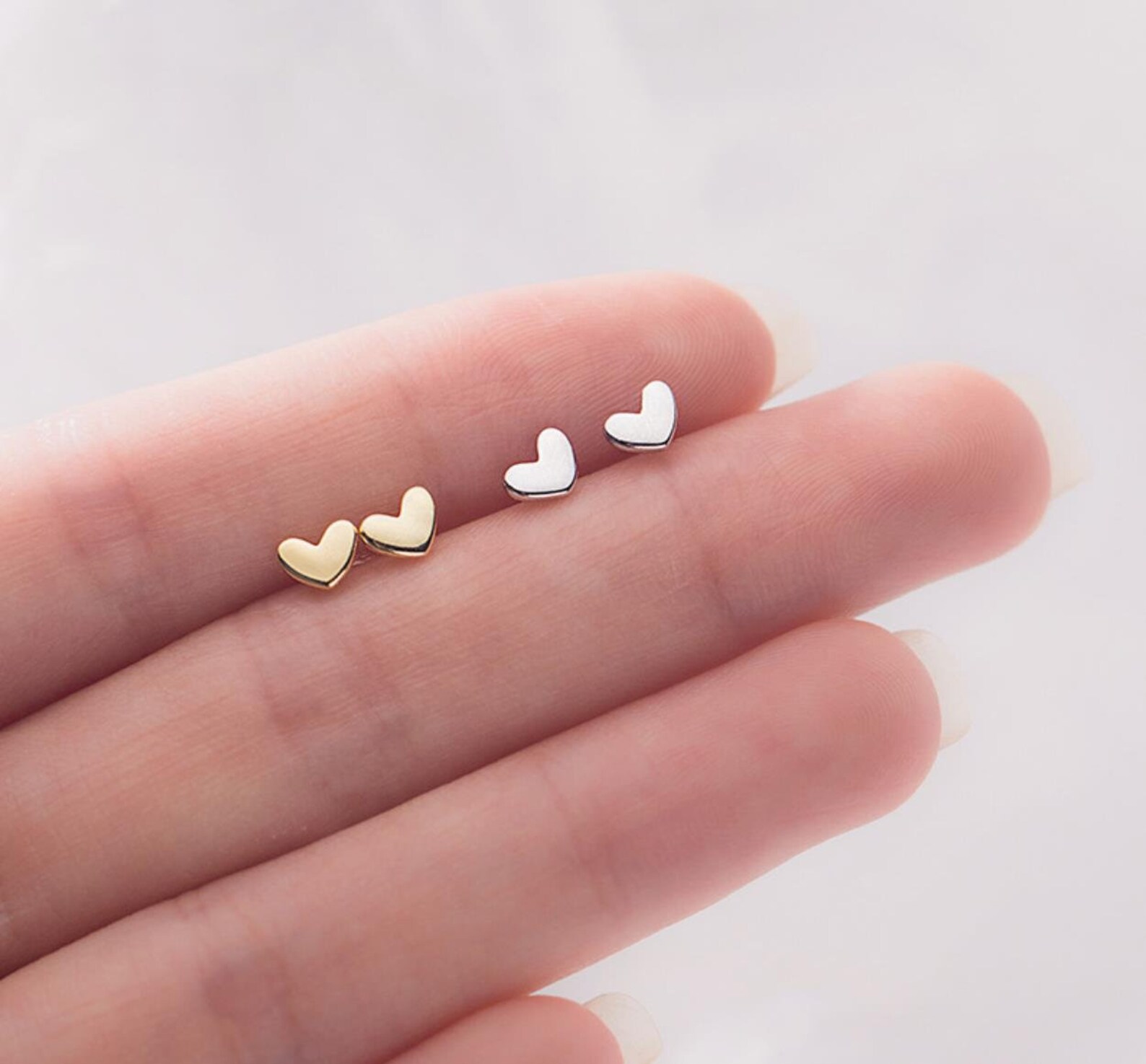 1 Pair heart-shaped small exquisite earrings (Best Gift For GirlFriend) (Praman Store Special)
