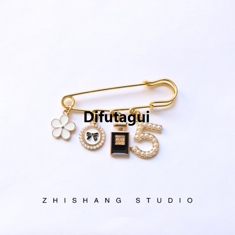 Difutagui Fashion brooches with cute thing small pin jacket sweater pin Original cardigan vintage pearl accessory with mini bag bottle brooch