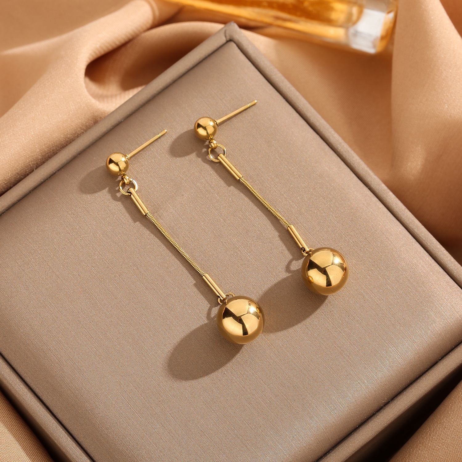 Stylish 18K gold titanium steel earrings, pendants, long earrings, personalized simple balls, beads, vintage and versatile commuter accessories