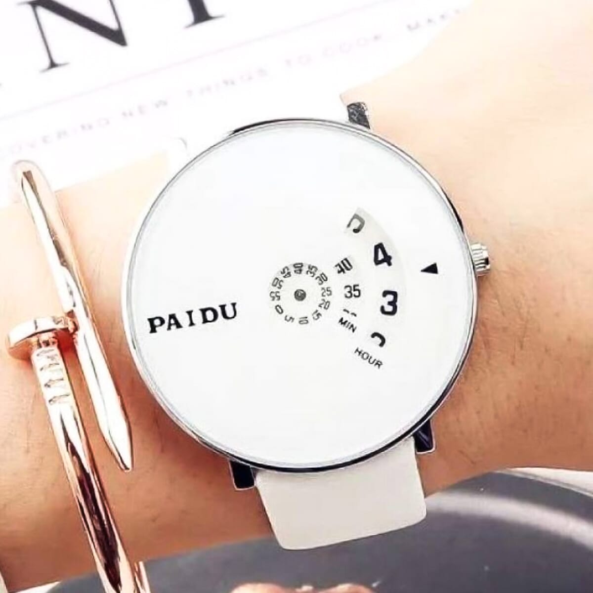 White Color Round Dial Fashionable Watch For Women