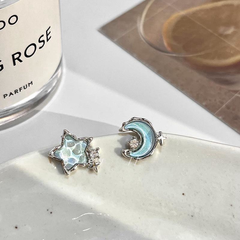【New arrivals】Niche Asymmetric Mosquito-repellent Incense Plate Star Moon Ear No Ear Women's New Entry Luxury Cute Earrings Earrings