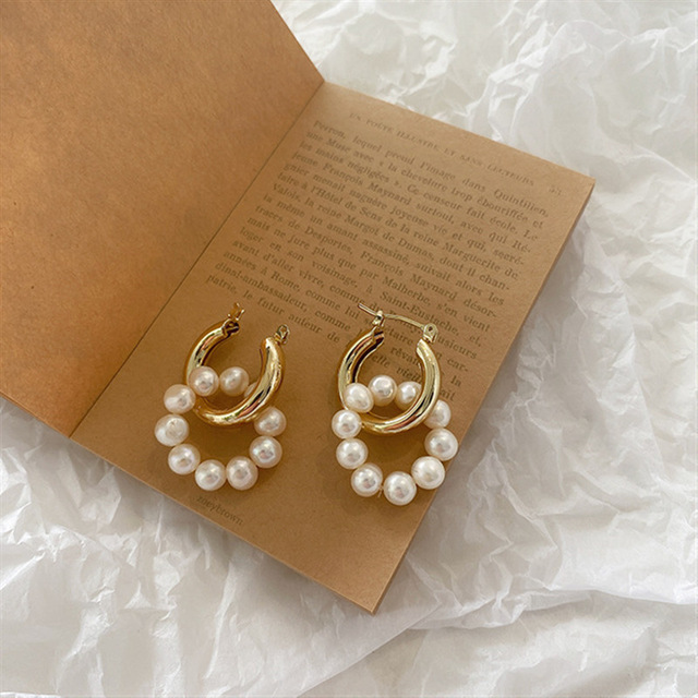 【Happy LifeStore】2023 New Gold Matte Metal Human Hand Natural Freshwater Pearls Geometric Hoop Earrings for Wo Girl