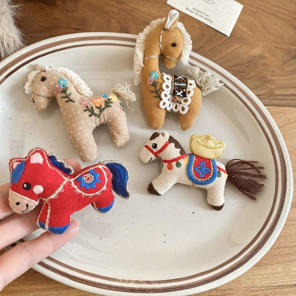 Fashion Flower Embroidery Horse Brooch Plush Doll Retro Cartoon Sweater Pin Cute Pin Accessories Cloth Fabric Pony Brooch Girl