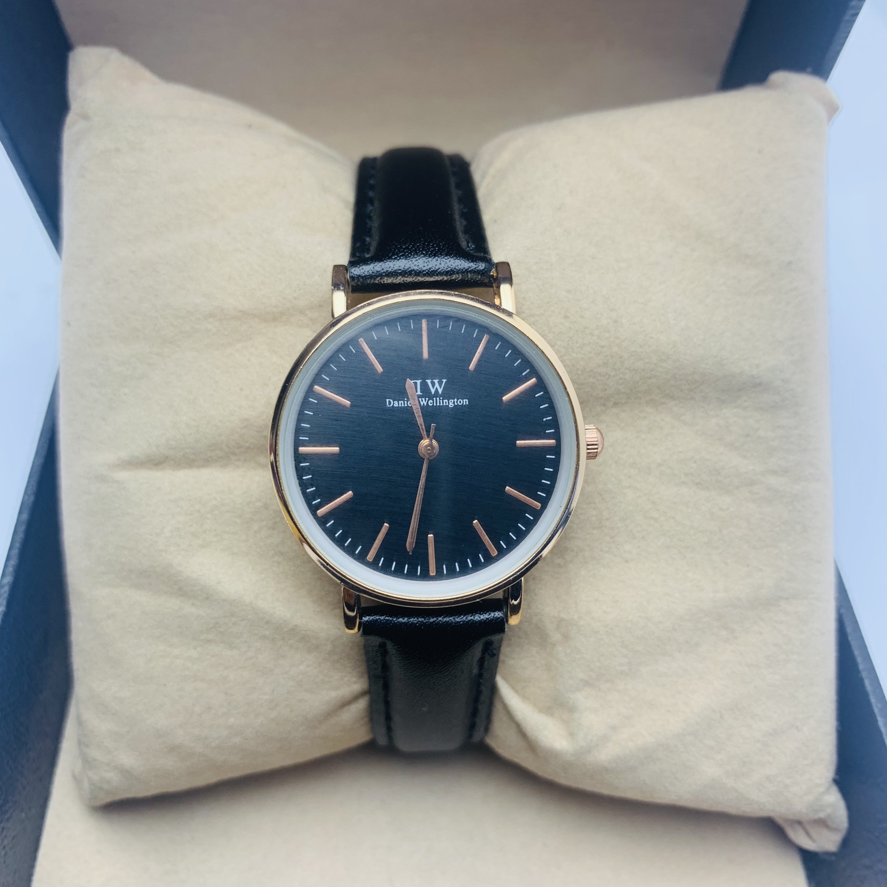 Premium Leather Starp Casual design Round Shape Black Dial Watch For Women